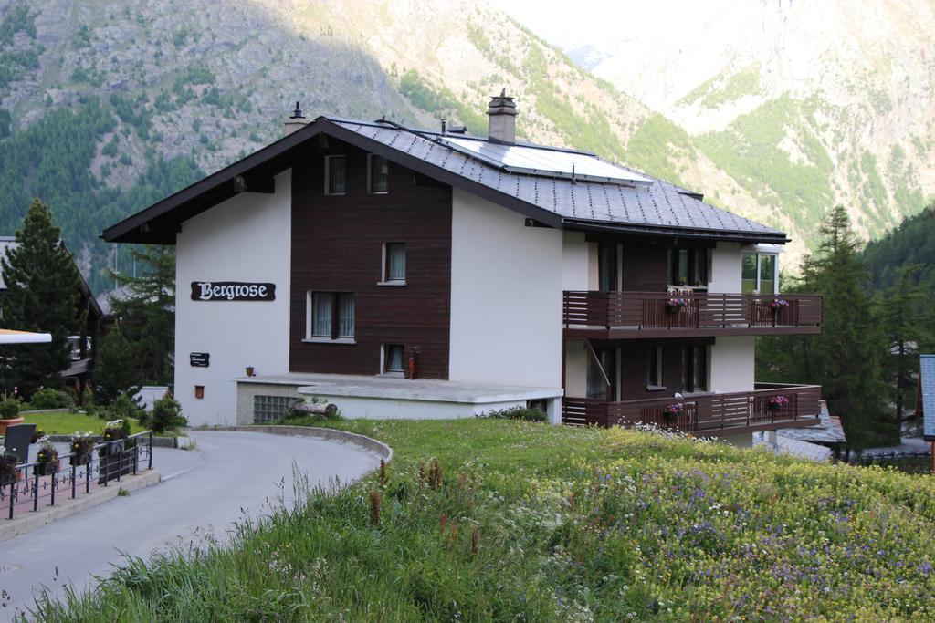 Apartments Bergrose Saas Fee الغرفة الصورة